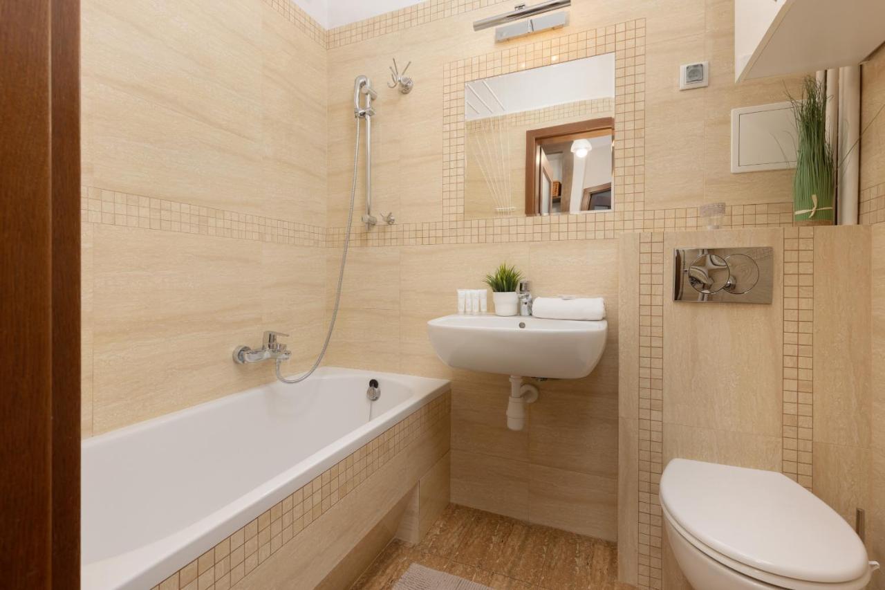 Metro Raclawicka Cozy Studio Apartment By Noclegi Renters Warsaw Exterior photo
